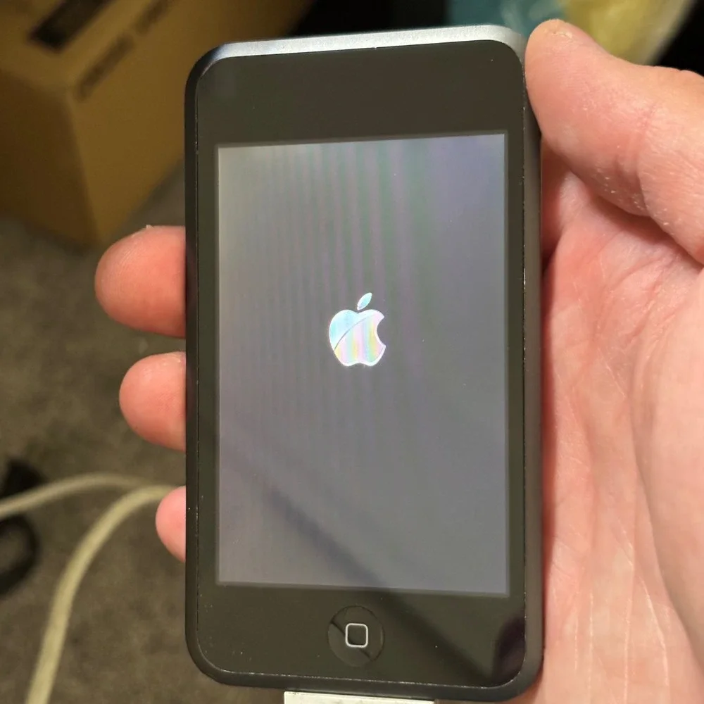 Apple iPod Touch 1st Generation 16GB Black Silver‎ Model A1213 NEEDS BATTERY